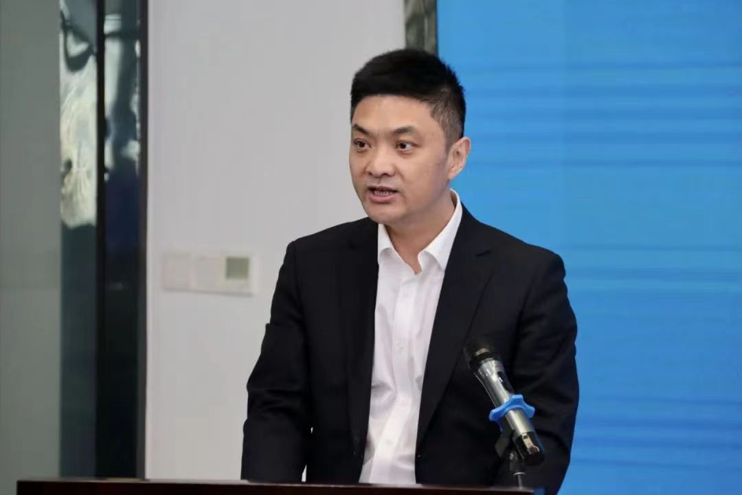 在发布会上,无锡市住房和城乡建设局党委委员,副局长祁军宣读了2021