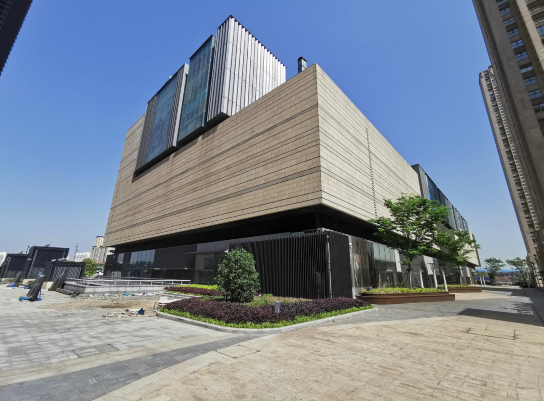 更别提澄星广场的评估价格了,可是达到了7.7个亿.